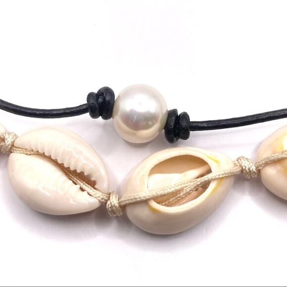 Set of 2 Natural cowrie shell and black cord necklace set - Picture 2 of 5